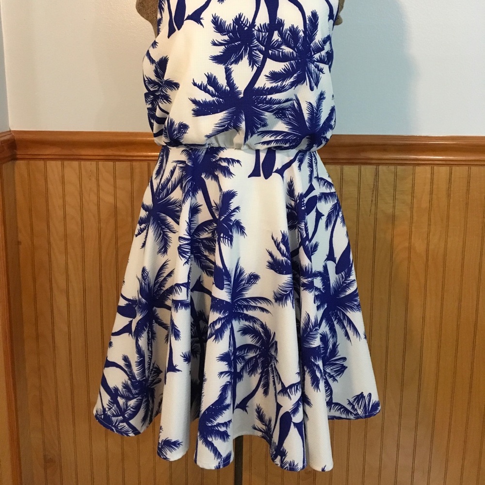 Altar'd State White with Blue Palm Tree dress, med - Picture 6 of 6